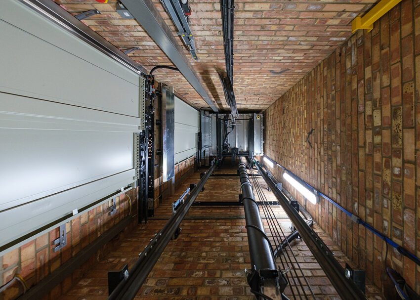 lift installation for anchor housing in Cambridge