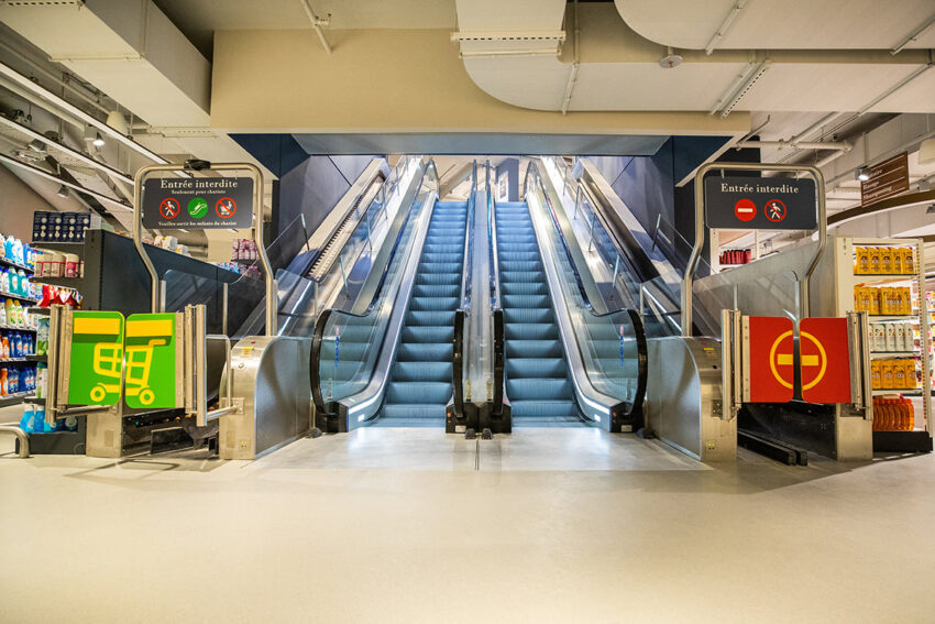 Vermaport shopping cart conveyor installed by Morris Vermaport in Carre Four Paris