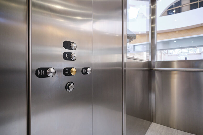 Scenic glass lift installation
